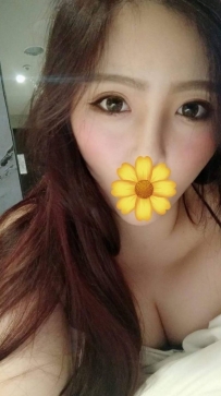 愛雅 162 49 E奶 27歲     #南部 4000 兩節7000   #E奶爆乳辣妹 雪白肌膚  豐滿不是胖