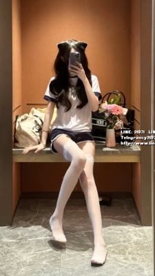 ✨凱利  158cm.D奶.20歲.46kg  前戲口交  在用舌頭舔弟弟時吸的很厲害 在主動攻擊  進