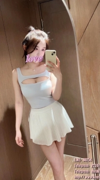 微微  160cm 43kg C+  19歲  甜美 可愛 學生妹 皮膚白 奶子很粉嫩屄很漂亮很淺容易到