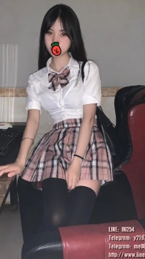 西瓜 160cm 44kg   C 21歲  皮膚白皙 大眼睛 女友類型 身材嬌小靈活 床上非常的熱情主