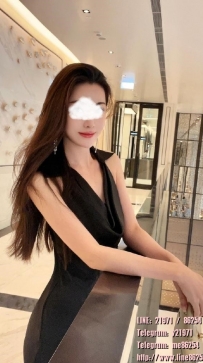 原價：18000 特價 ：12000 芬迪：166cm.46kg.C奶.22歲 簡介：老闆私人秘書 私底下是小
