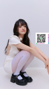 🔥小樱是一个可爱纯真的少女 笑起来有甜甜的童真，像一个娃娃一样迷人 她对性充满好奇