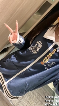 小顏 156cm  Ｂ+ 18歲.43kg  笑起來超甜正妹 美腿誘人 清純可人 超可愛呢 讓你很有戀